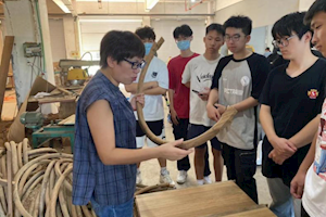 以艺融产·以行践学 ——工艺美术学院深化产教融合推动《家具造型设计》课程实践教学走深走实