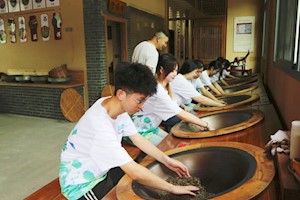 山里“新生代”报到！“我们在畲山直播、测绘、跳采茶舞”